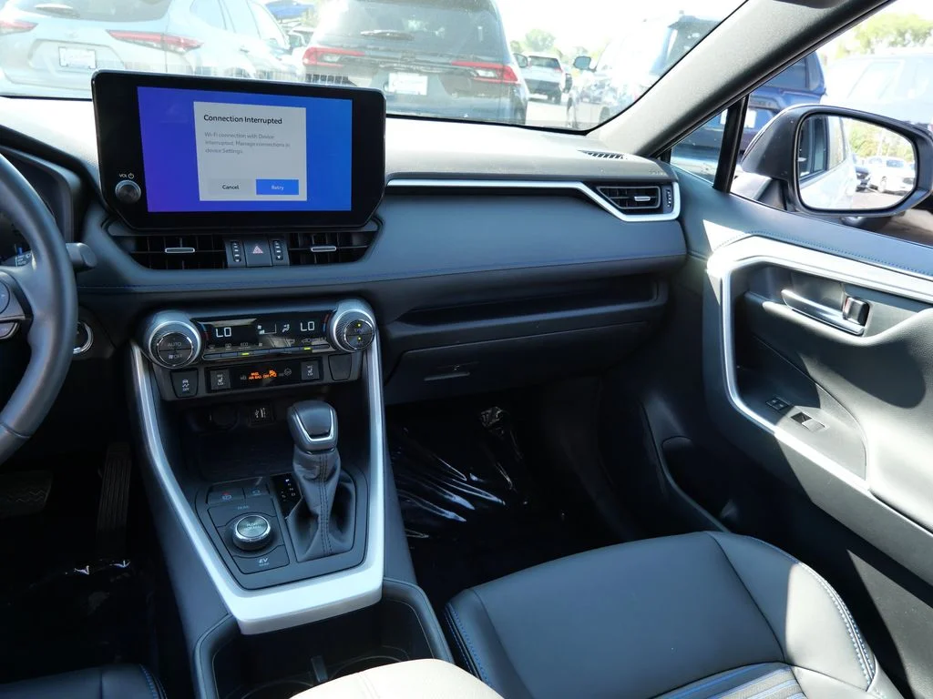 2025 Toyota RAV4 XSE - Photo 14