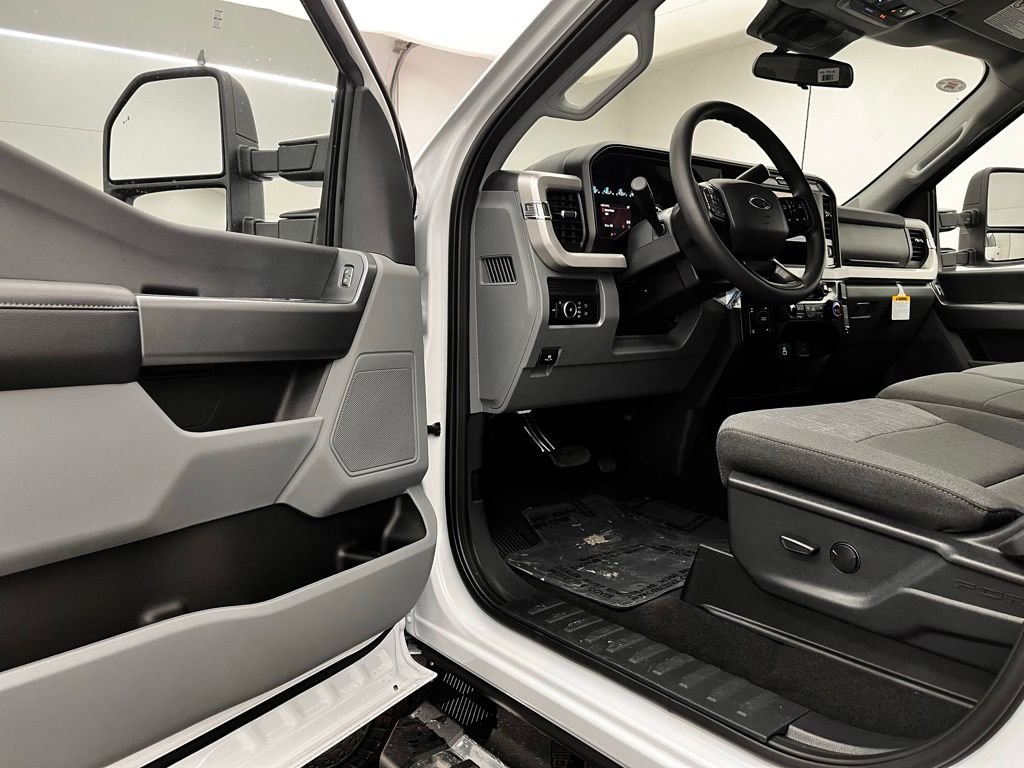 New 2026 White Ford XLT image 16