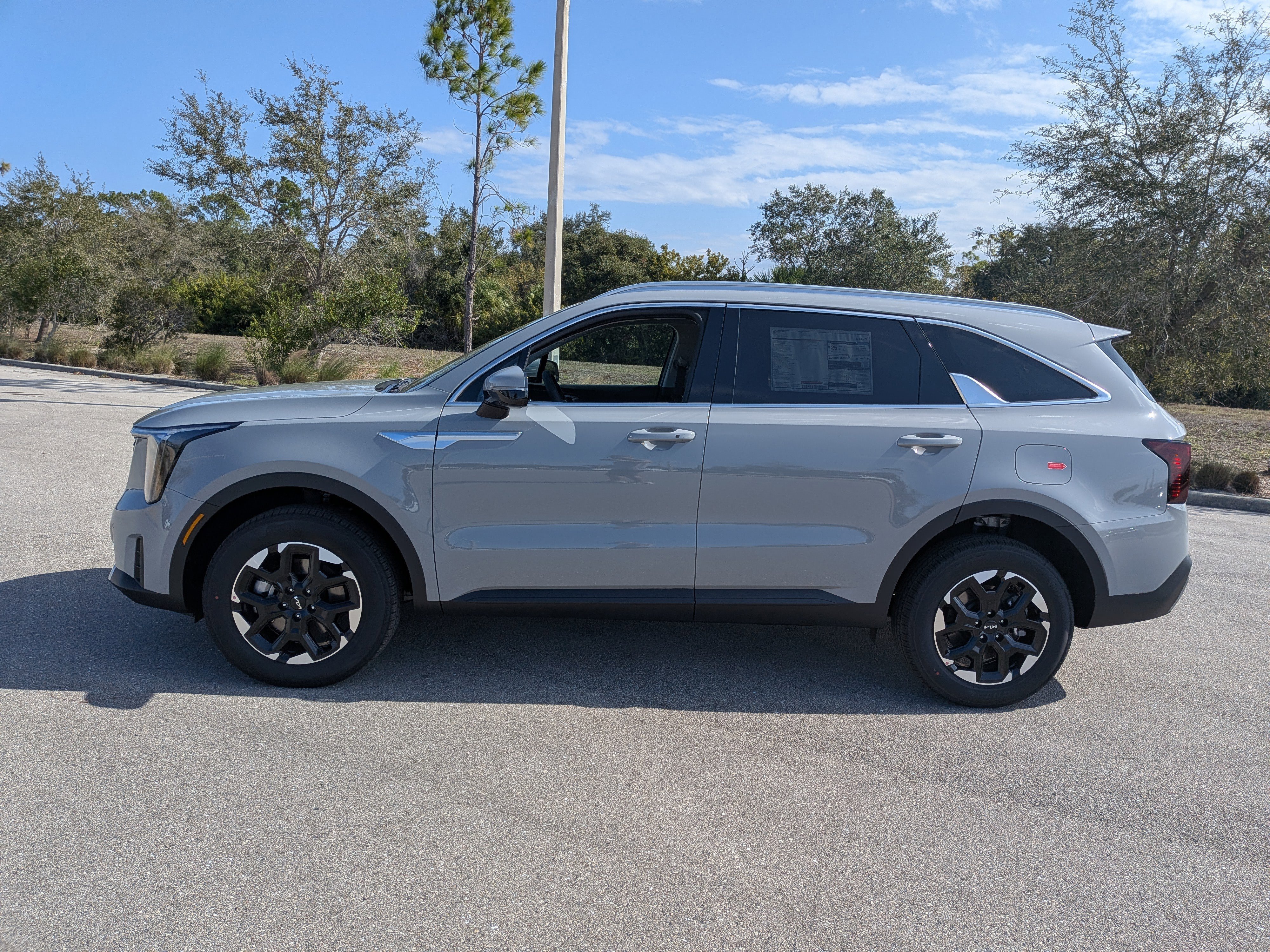 New 2026 Wolf Gray Kia S image 8