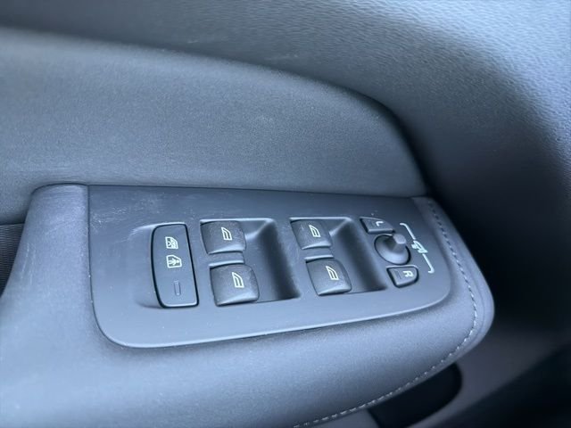 New 2026 Vapour Grey Volvo Plus image 26
