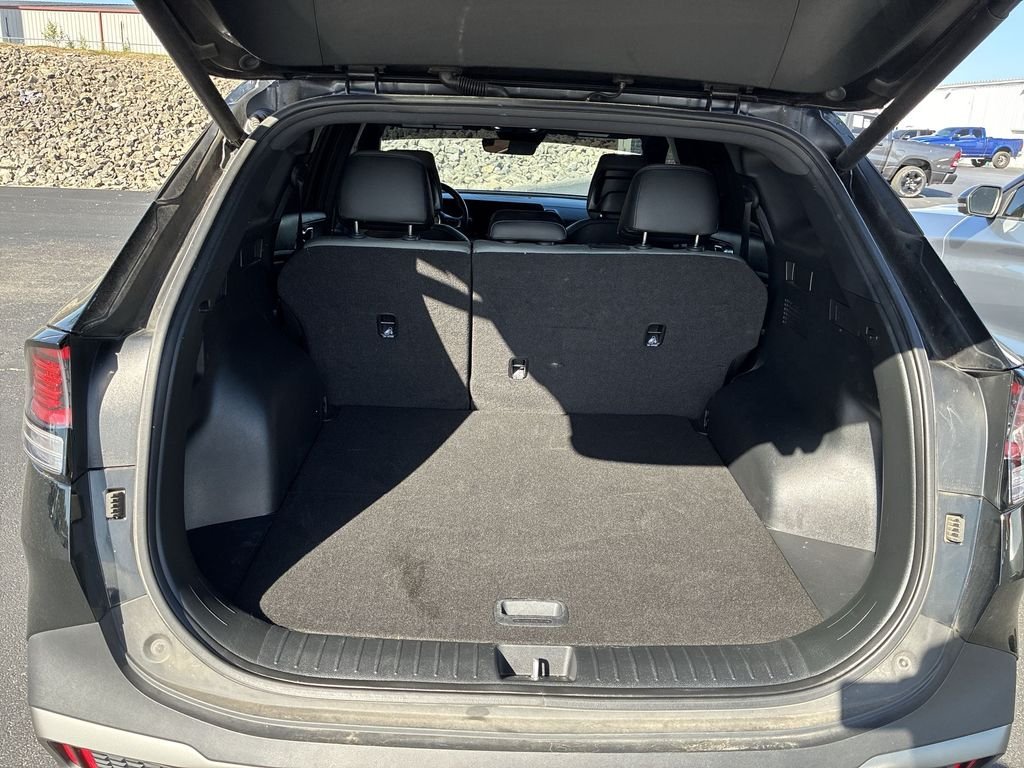 Used 2023 Black Kia X-Line image 21