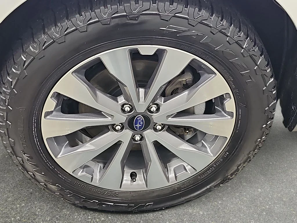 Used 2019 White Subaru 2.5i image 34