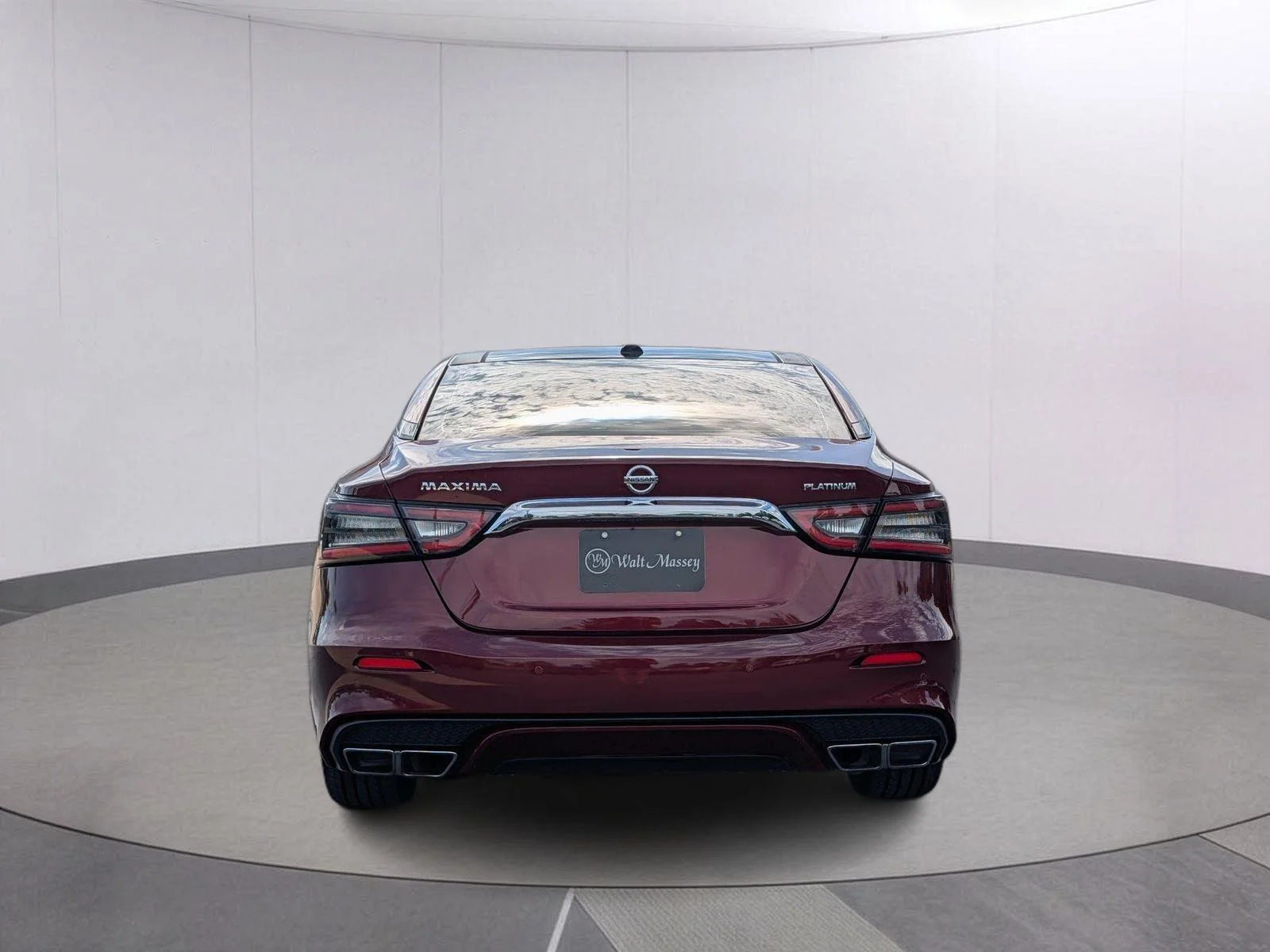 Used 2019 Super Black Nissan Platinum image 4