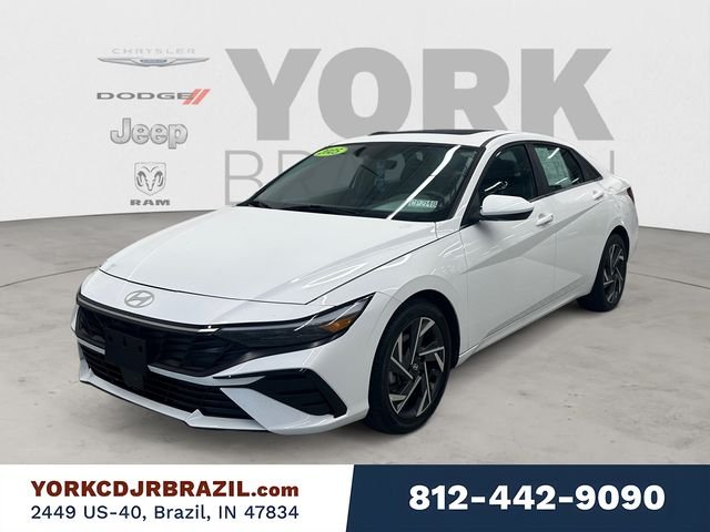Used 2025 White Hyundai SEL Convenience image 1