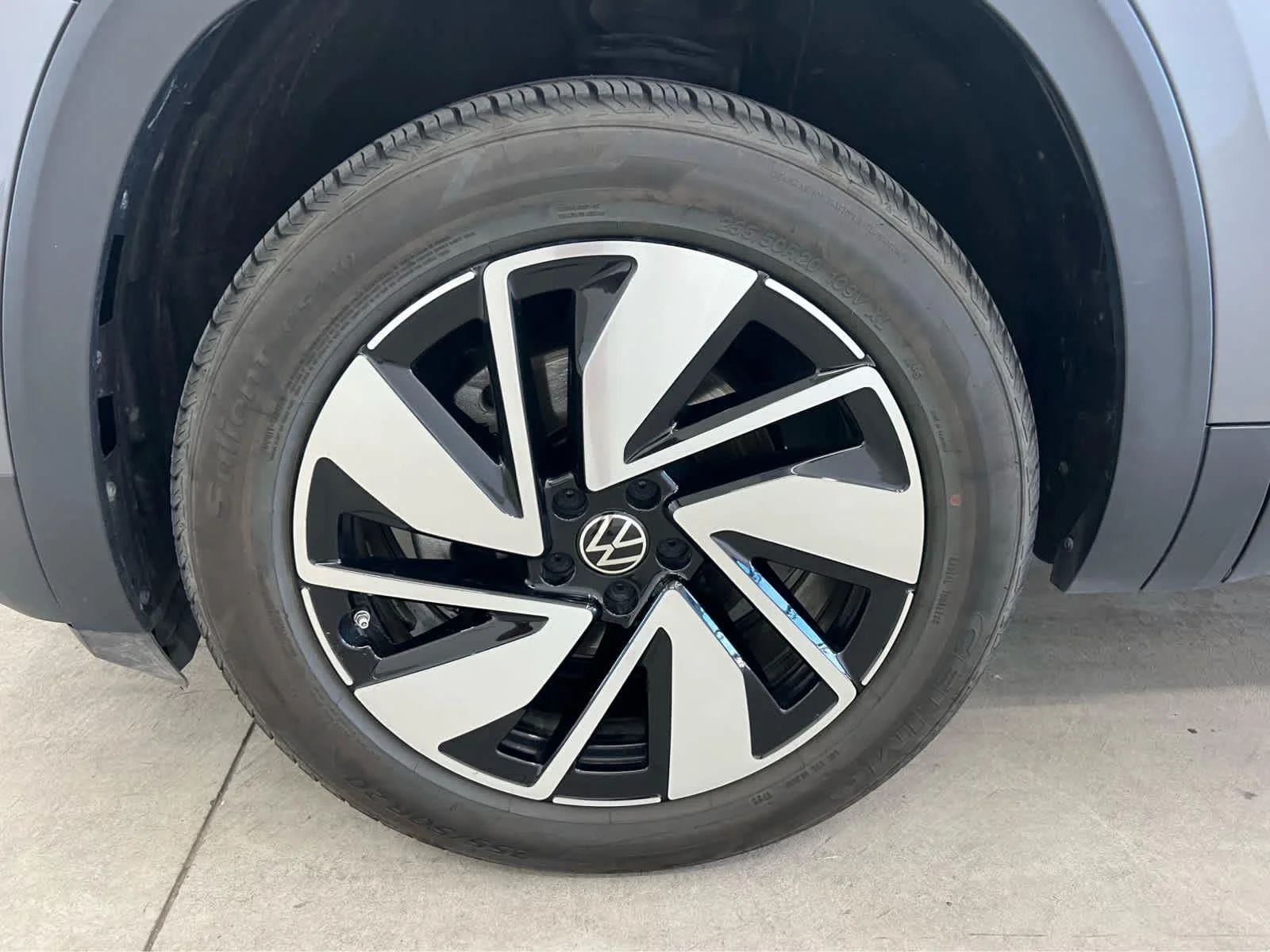 2025 Volkswagen Atlas SE w/Tech - Photo 7