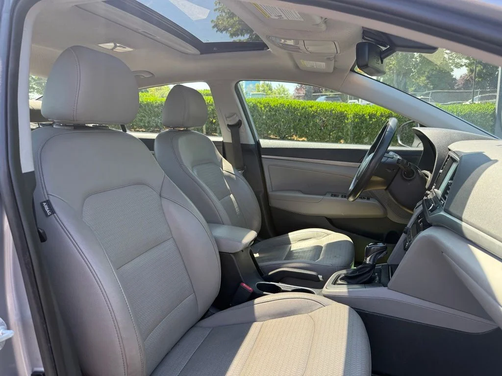 Used 2017 Shale Gray Metallic Hyundai Limited image 24