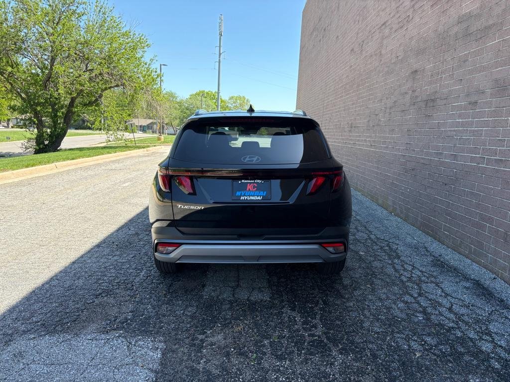 New 2026 Phantom Black Hyundai SEL FWD image 4
