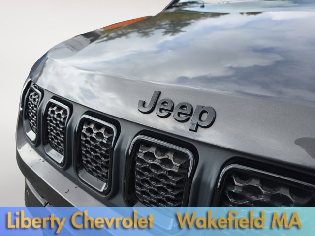 Used 2023 Granite Crystal Metallic Clearcoat Jeep Altitude image 9