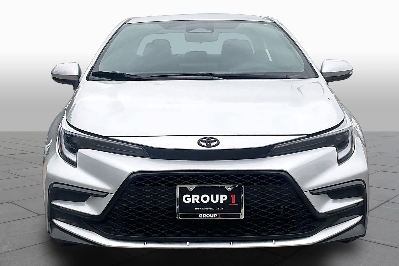Used 2025 Classic Silver Metallic Toyota SE image 4