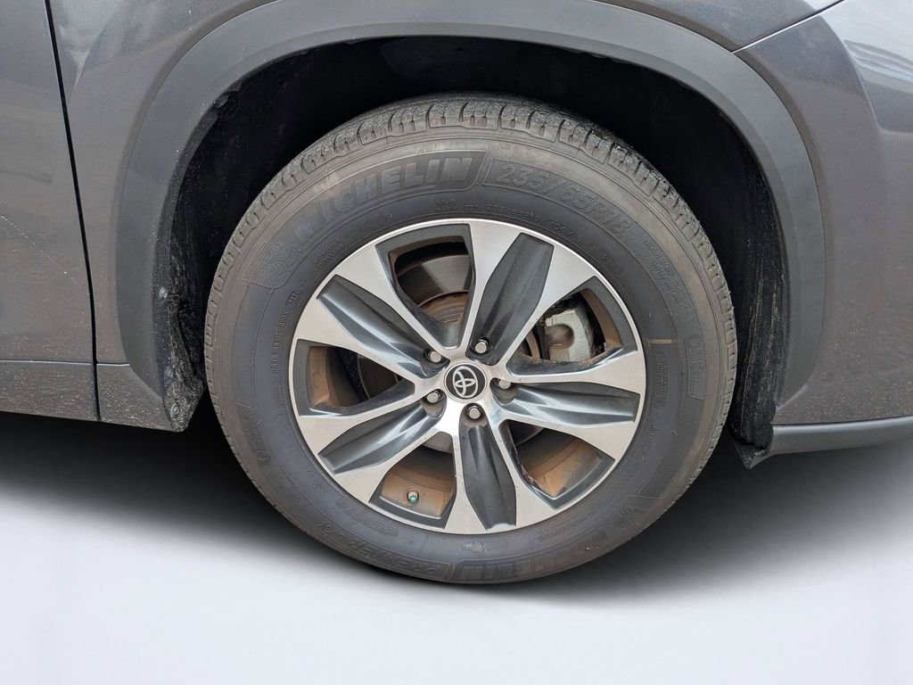 Used 2022 Gray Toyota XLE image 11