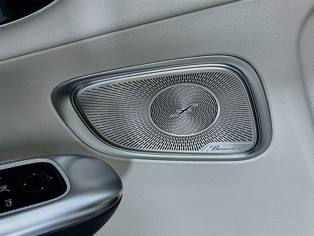 New 2027 MANUFAKTUR Moonlight White Metallic Mercedes-Benz GLC 350e image 53