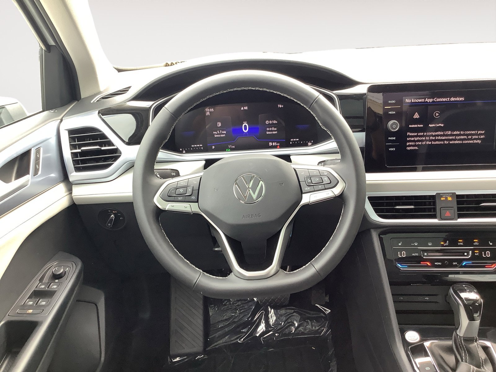 New 2026 Pure White Volkswagen SE image 14