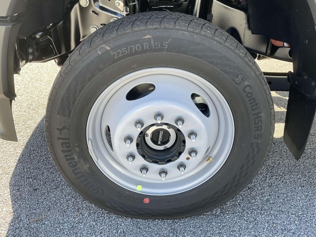 New 2026 Oxford White Ford F-450® XL image 6