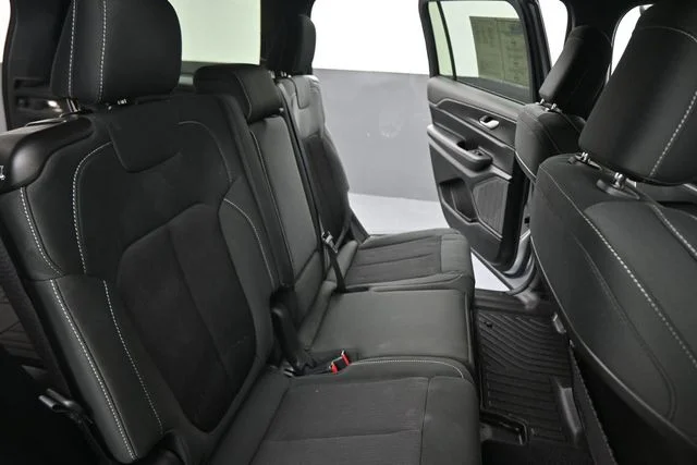 Used 2025 Silver Jeep Laredo image 23