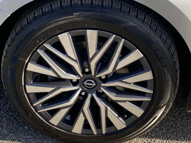 Used 2023 Silver Nissan 2.5 SV image 28