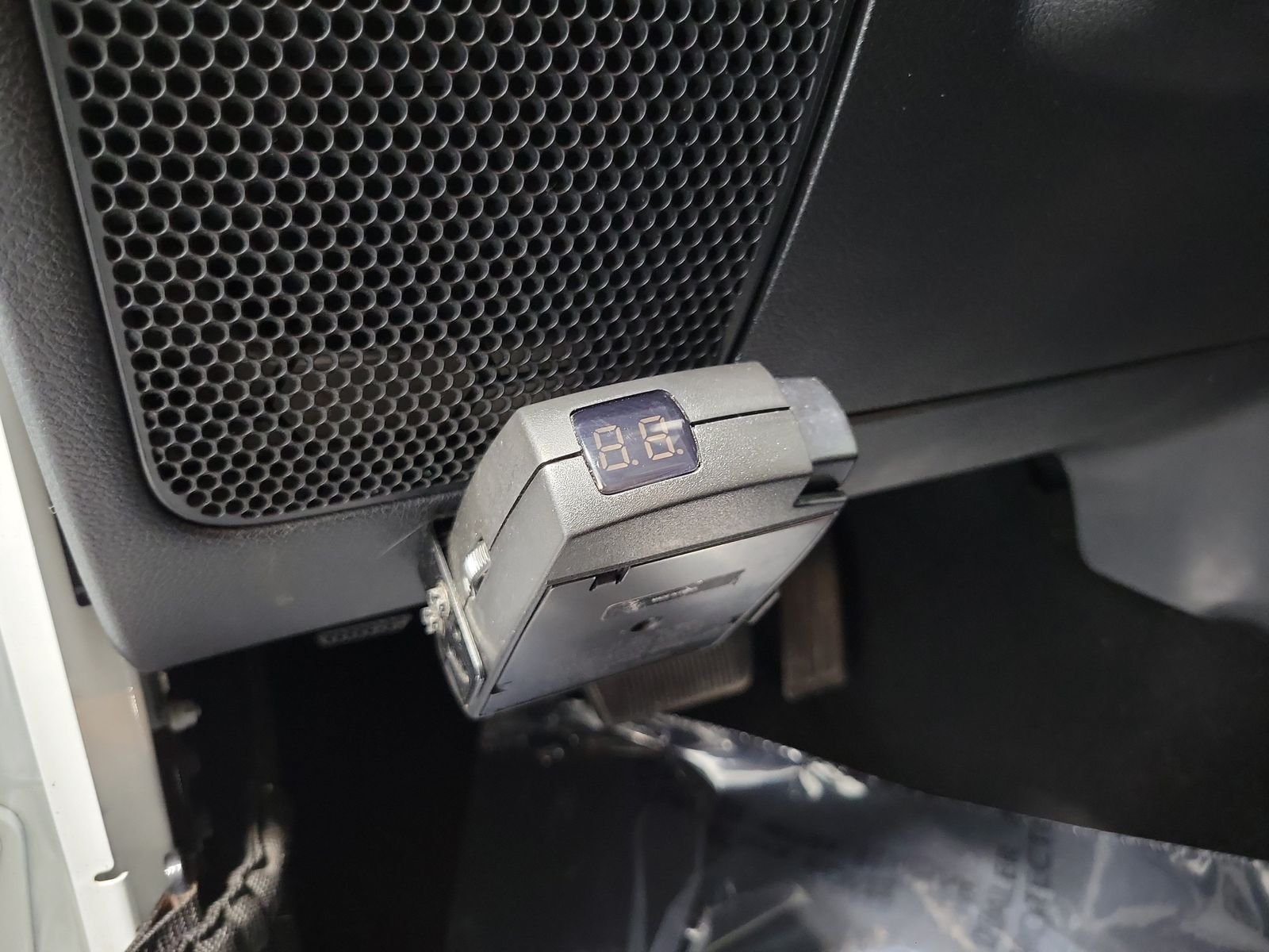 Used 2012 White Jeep Unlimited Sahara image 12