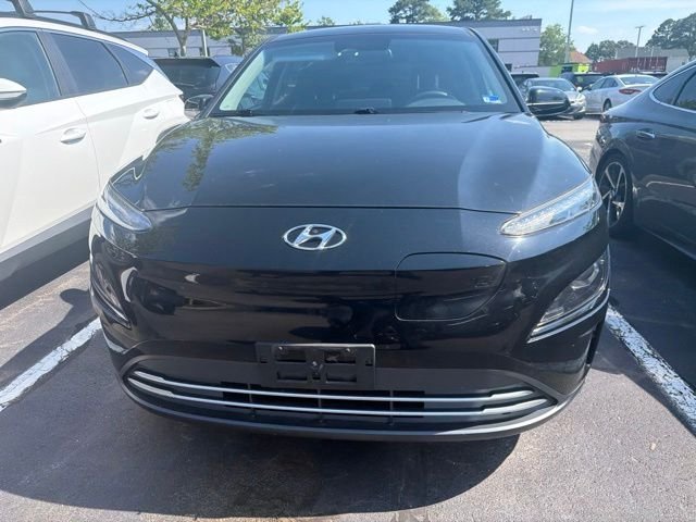 Used 2023 Ultra Black Hyundai SE image 3