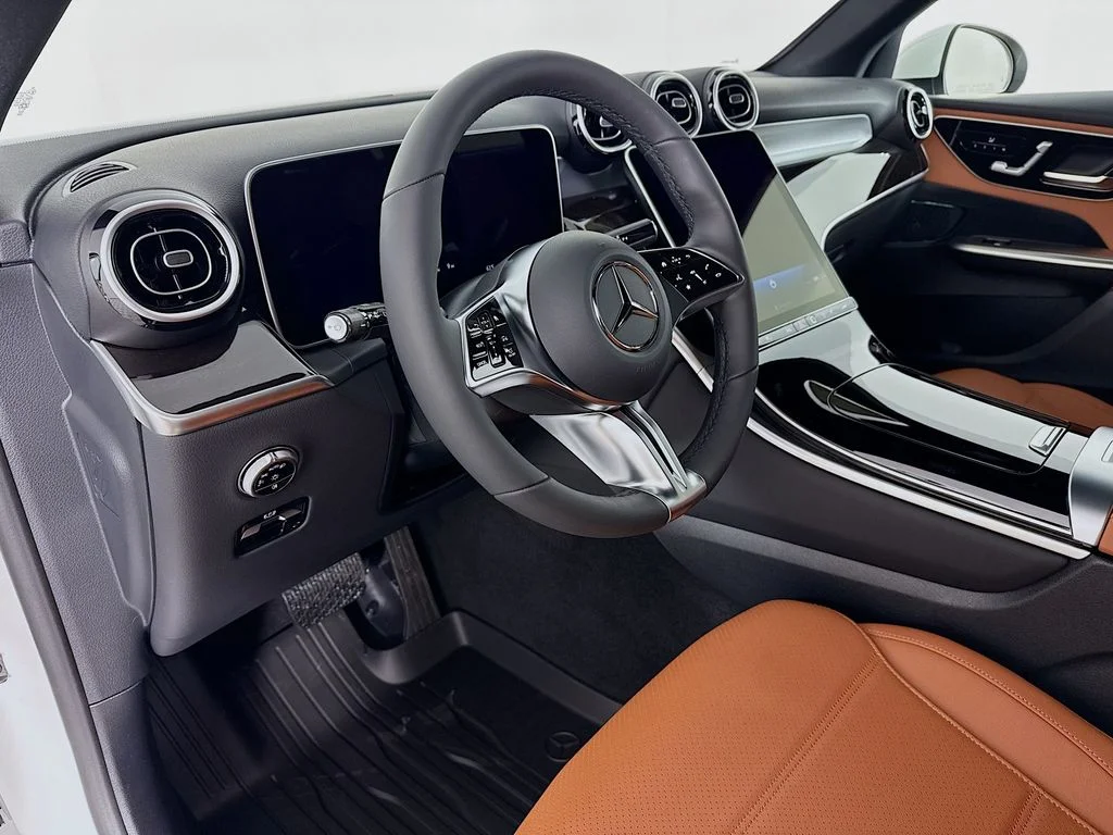 New 2026 Polar White Mercedes-Benz GLC 300 image 4