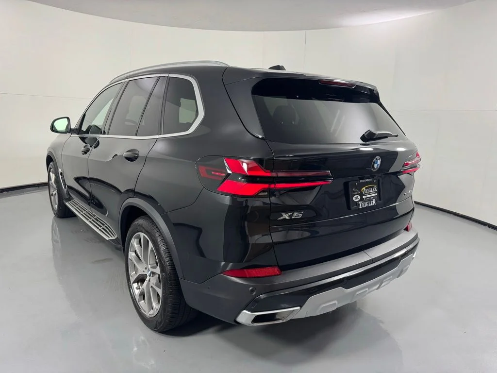 Used 2026 Black Sapphire Metallic BMW xDrive40i image 8