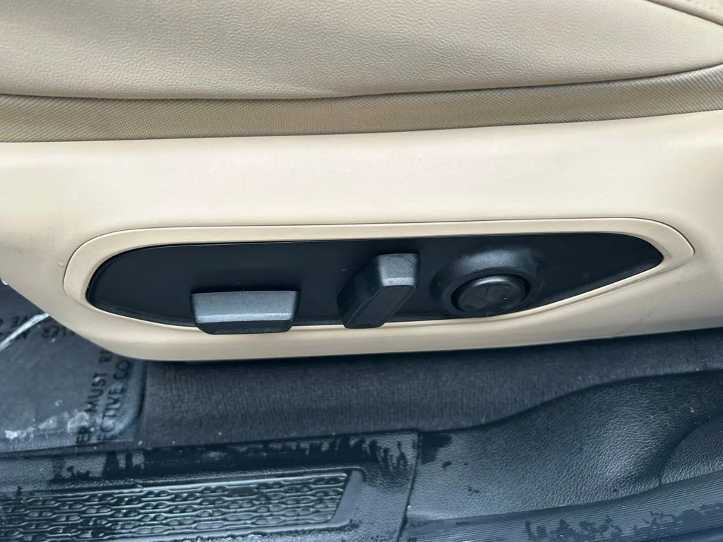Certified Used 2022 White Jeep Limited image 18