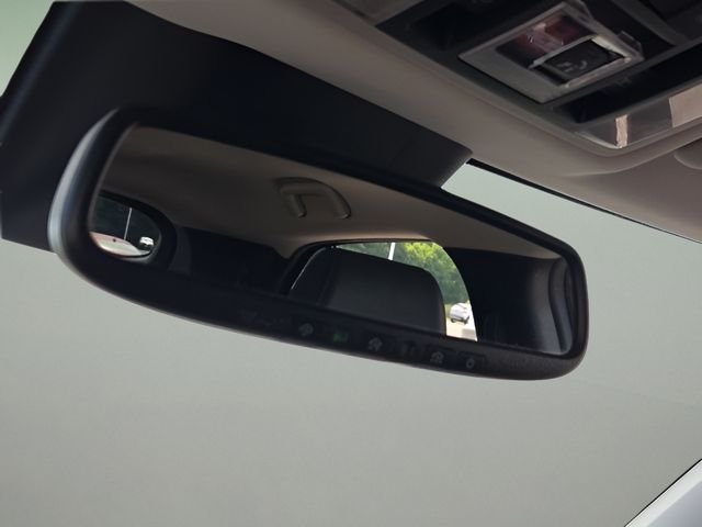 Used 2018  Mitsubishi SEL image 30
