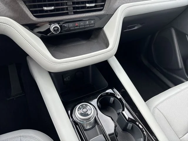 New 2026 Star White Metallic Tri-Coat Ford Platinum™ image 26