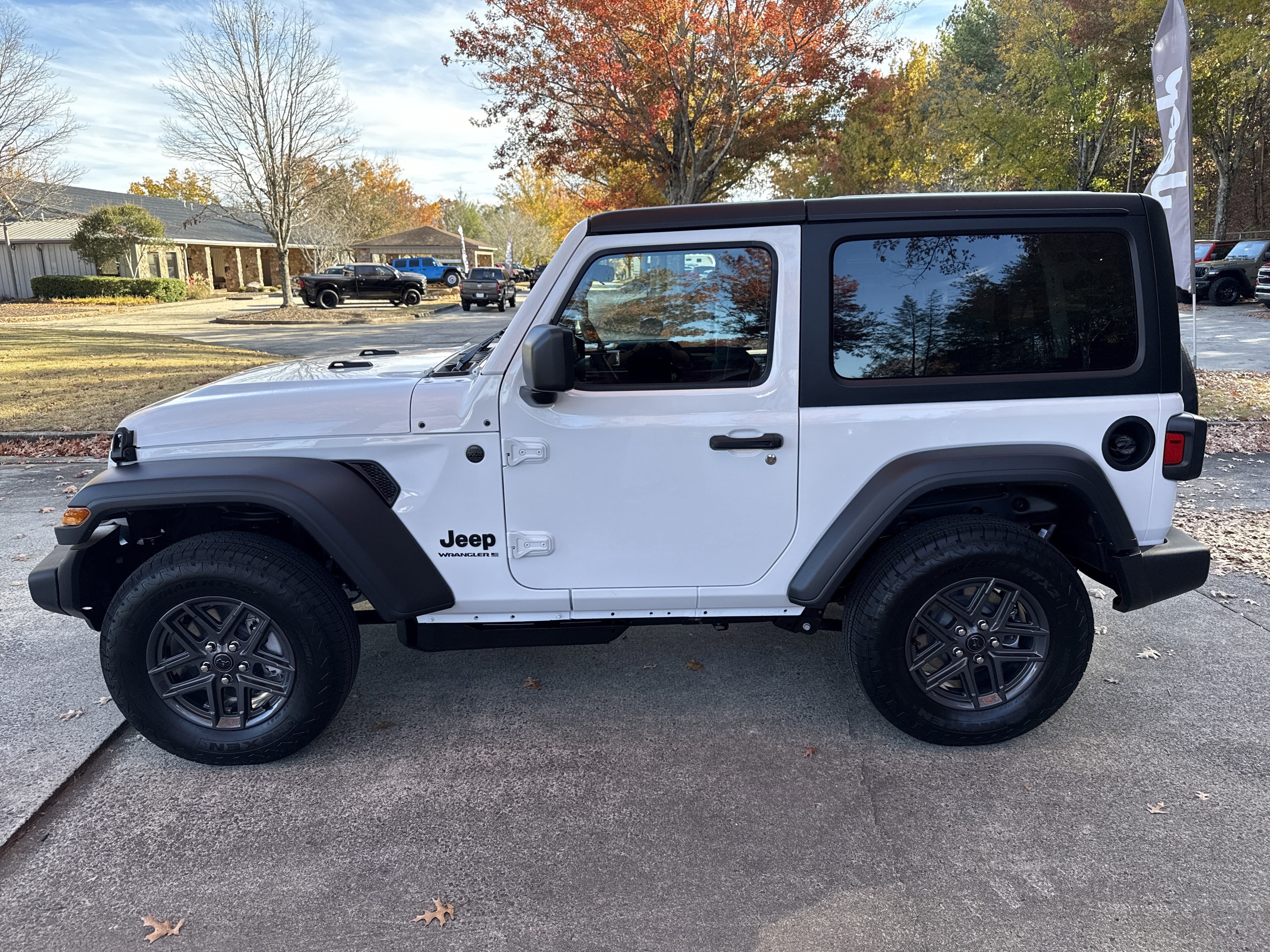 New 2026 Bright White Clear-Coat Exterior Paint Jeep Sport S image 4