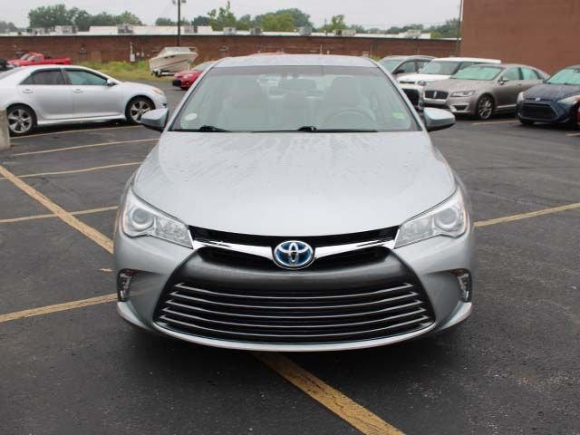 Used 2015 Celestial Silver Toyota LE image 3