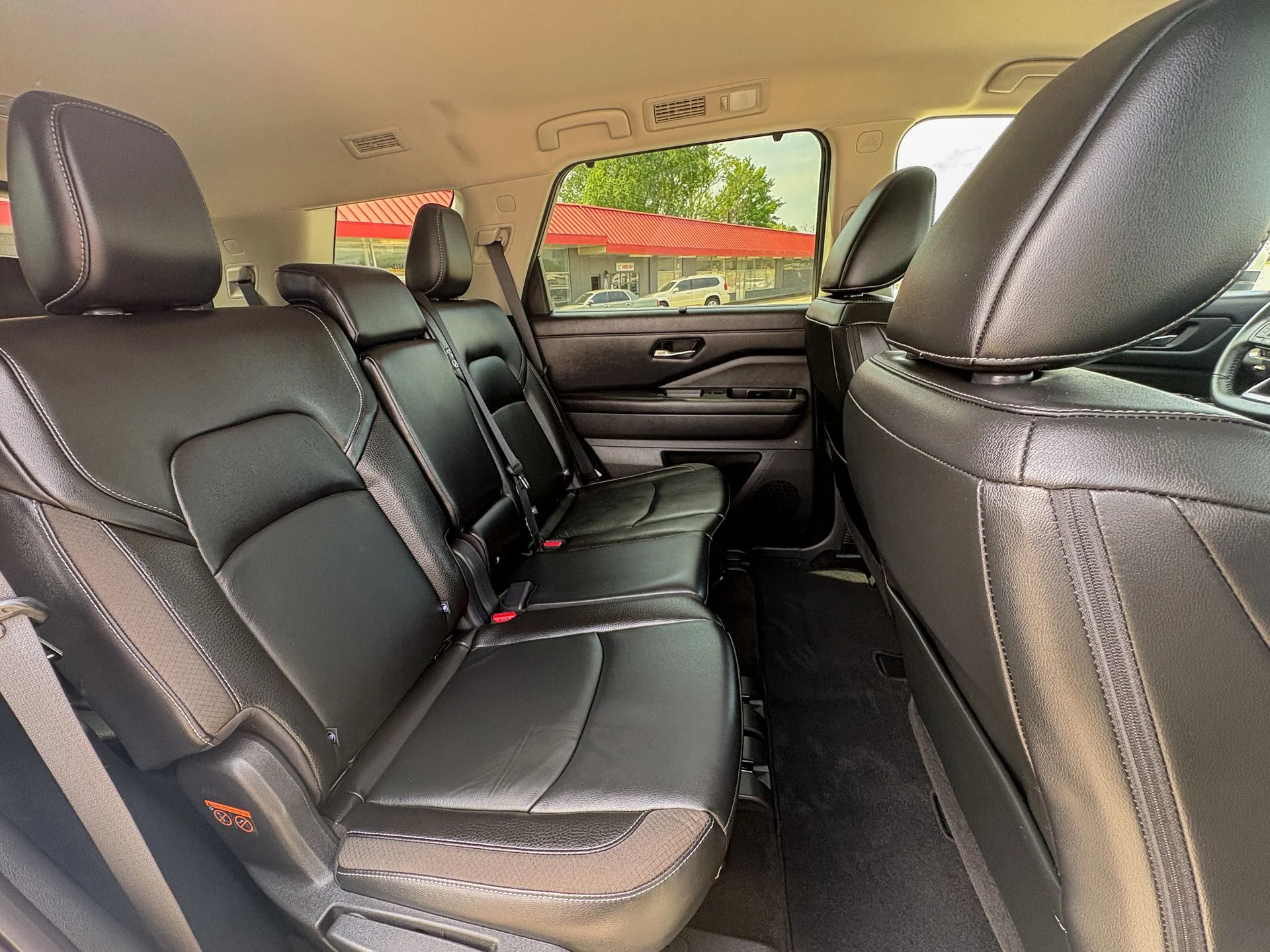 Used 2023 White Nissan SL image 25