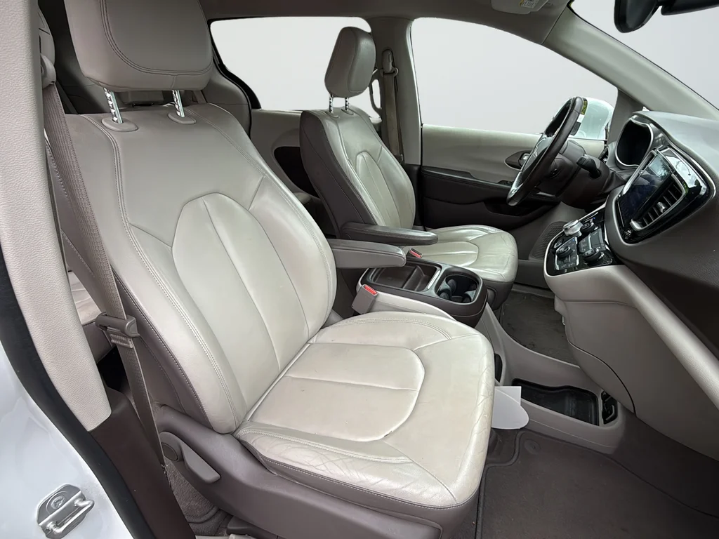 Used 2017 White Chrysler Touring L image 26