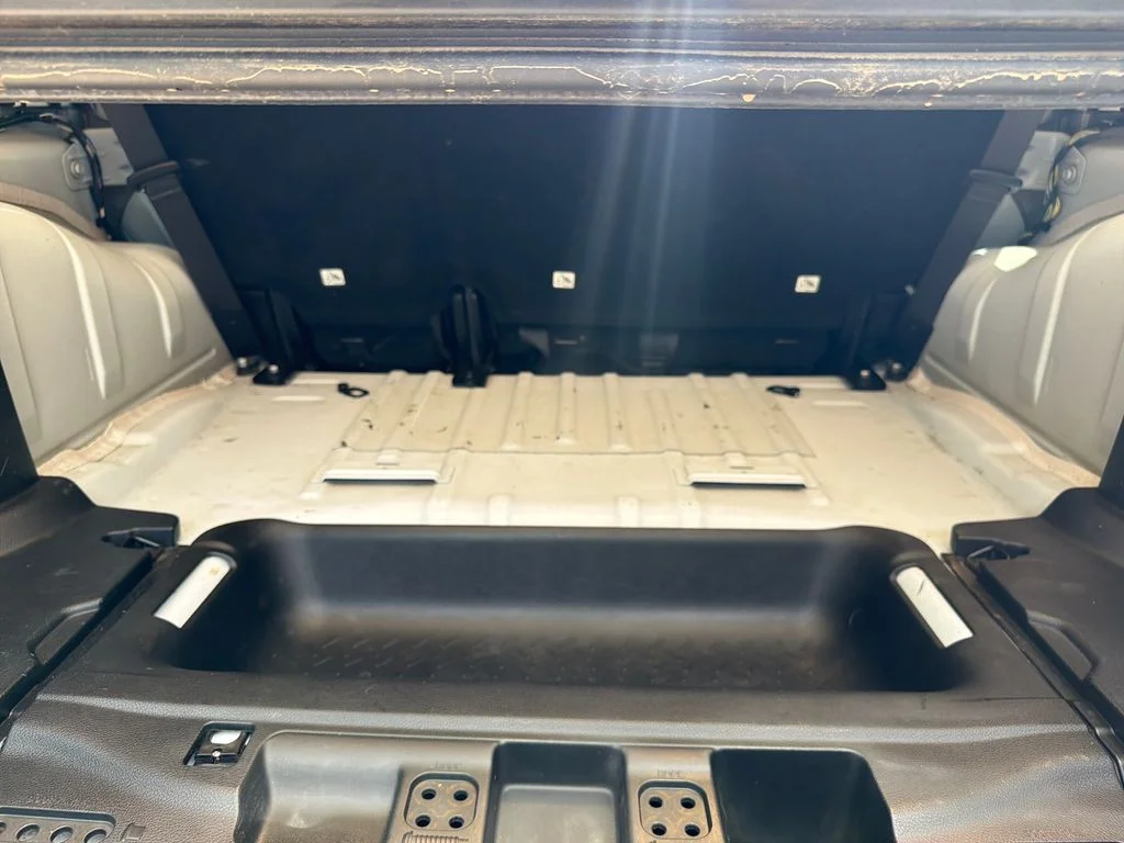 Used 2017 White Jeep Unlimited Sport image 38