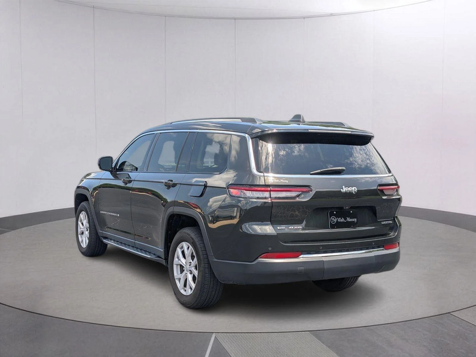 Used 2022 Rocky Mountain Pearlcoat Jeep Limited image 3