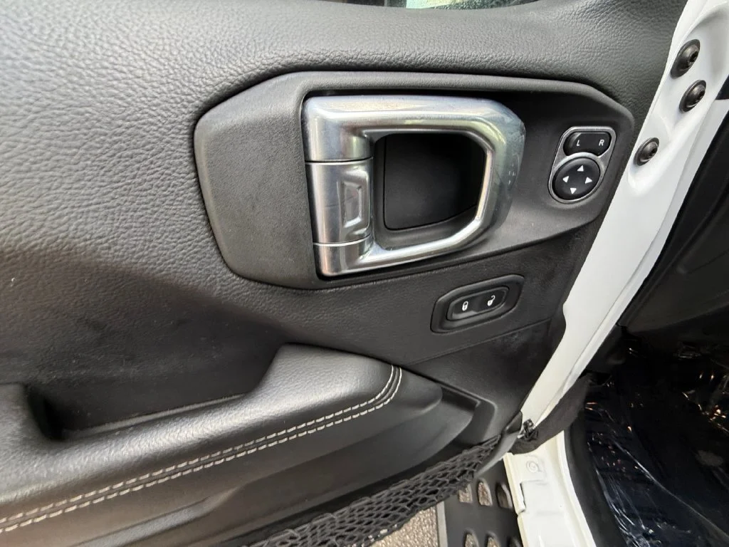 Used 2021 White Jeep Unlimited Rubicon 4xe image 11