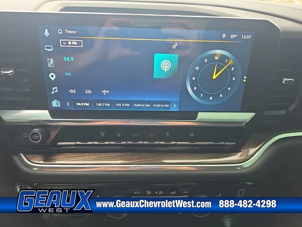Used 2025 White Chevrolet LT image 18