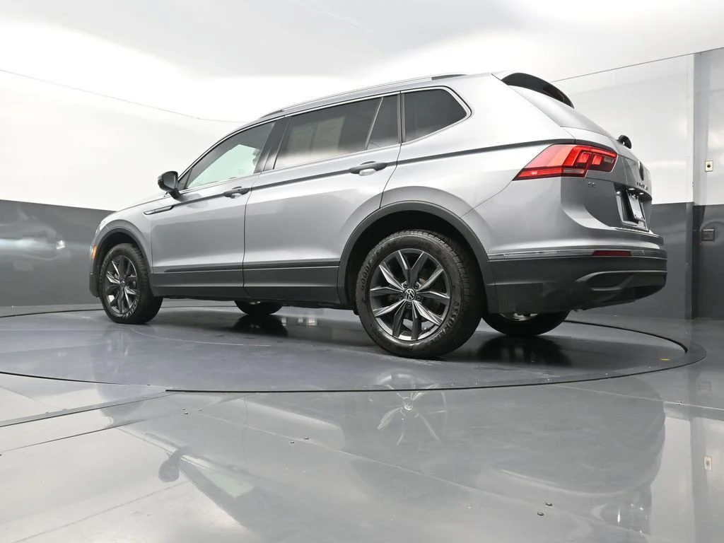 Used 2024 Silver Volkswagen 2.0T SE image 25