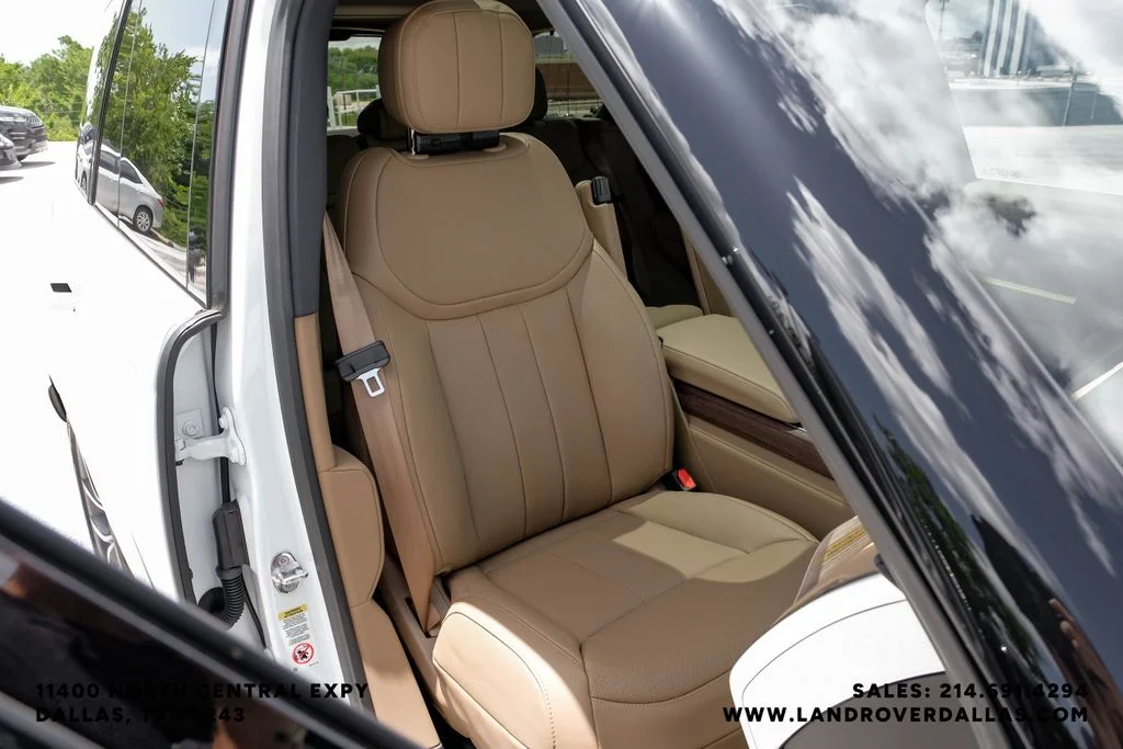 New 2026 Fuji White Land Rover SE image 39