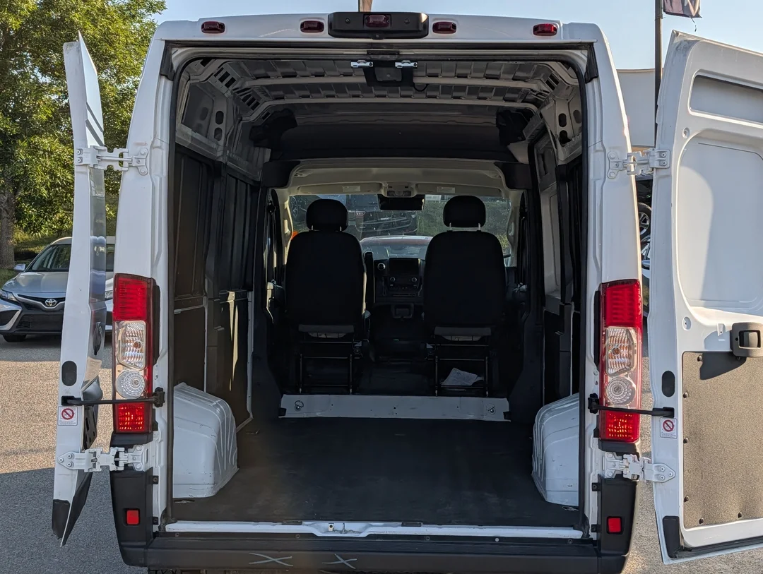 Certified Used 2025 White RAM Tradesman - Convienence Grp - Mopar Wall Paneling - LOW KMS image 23