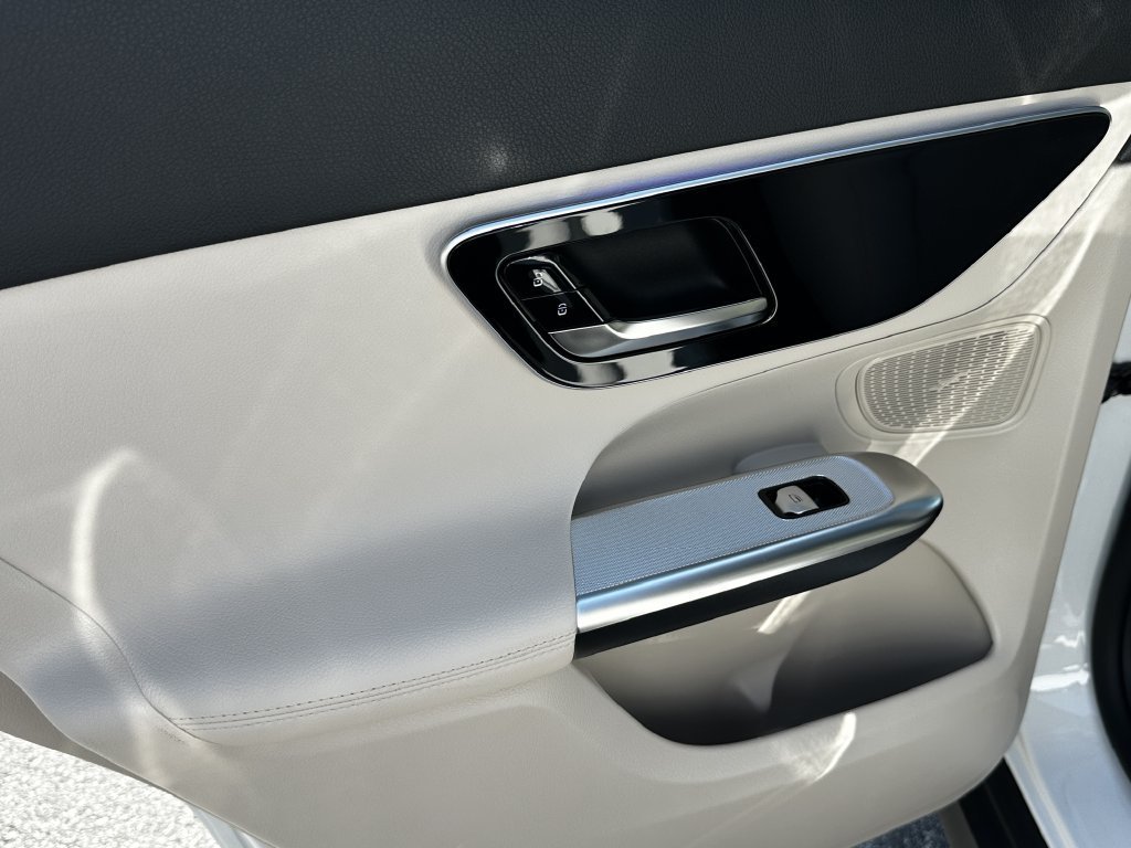 New 2027 Polar White Mercedes-Benz GLC 300 image 61