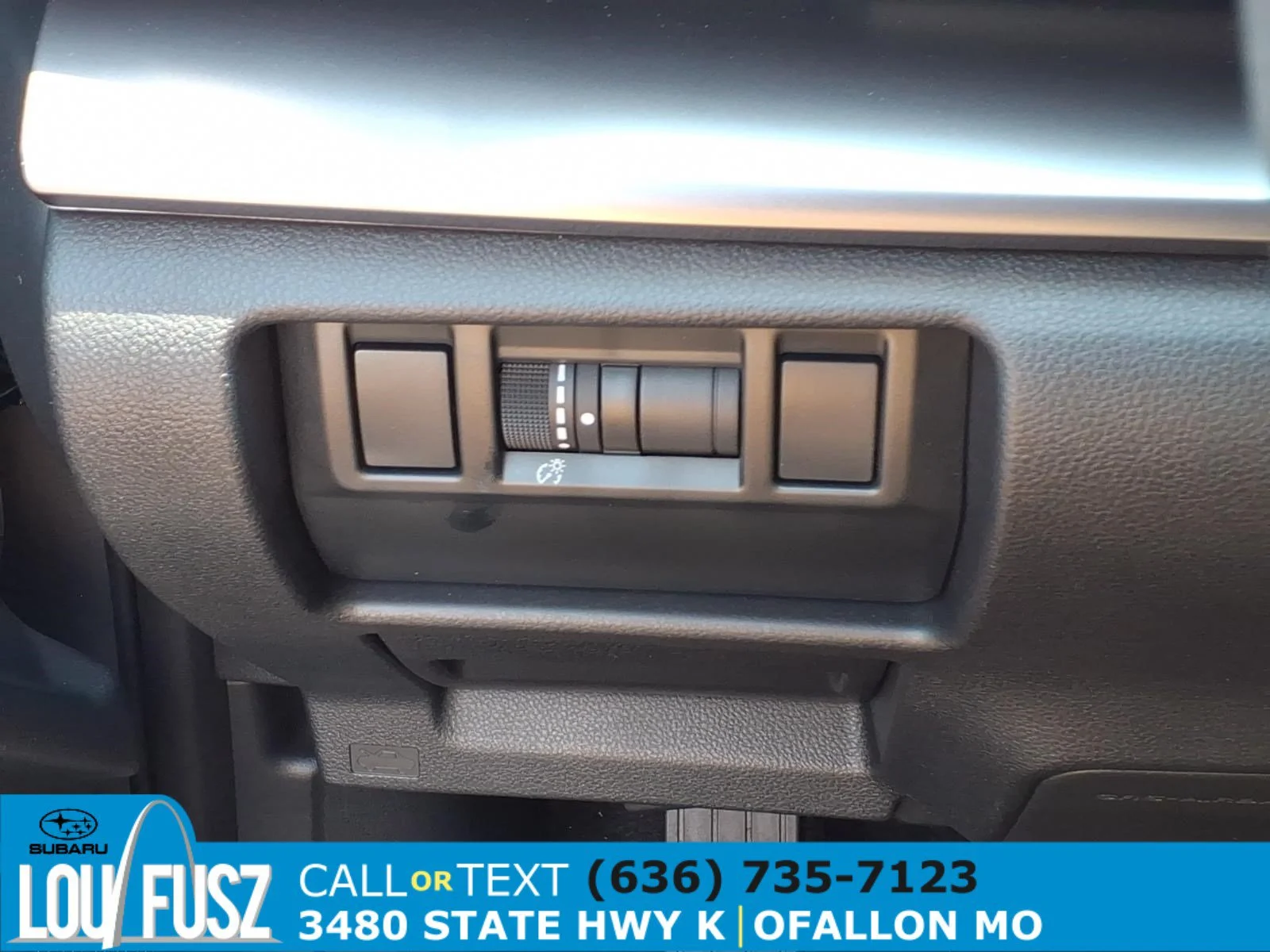 Used 2025 Ice Silver Metallic Subaru Base image 22