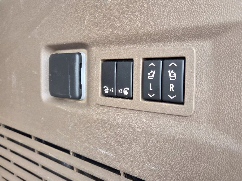 Used 2022 PEARL BEIGE METALLIC GMC Denali image 14
