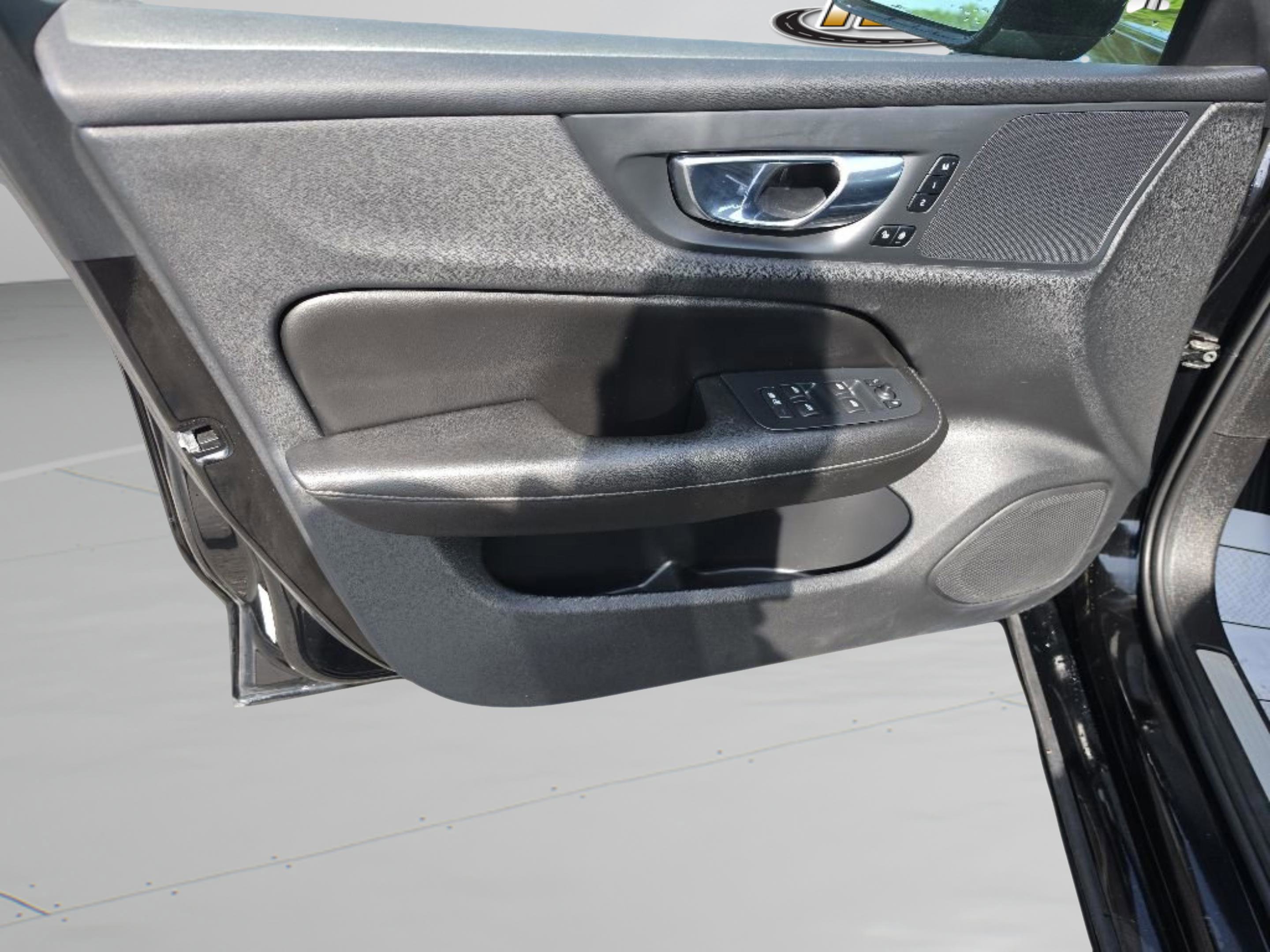 2020 Volvo S60 Momentum - Photo 12