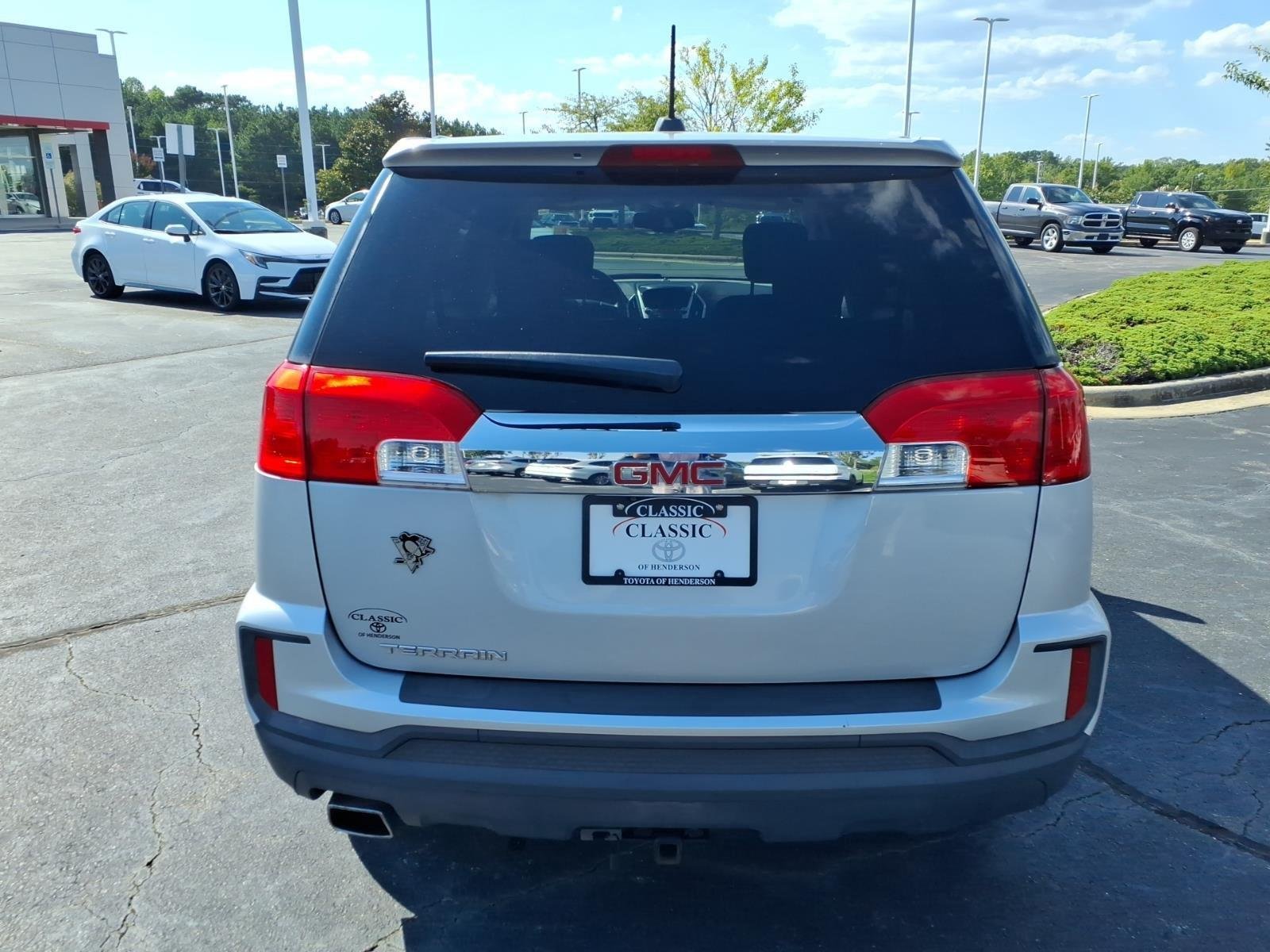 Used 2017 Quicksilver Metallic GMC SLE image 9