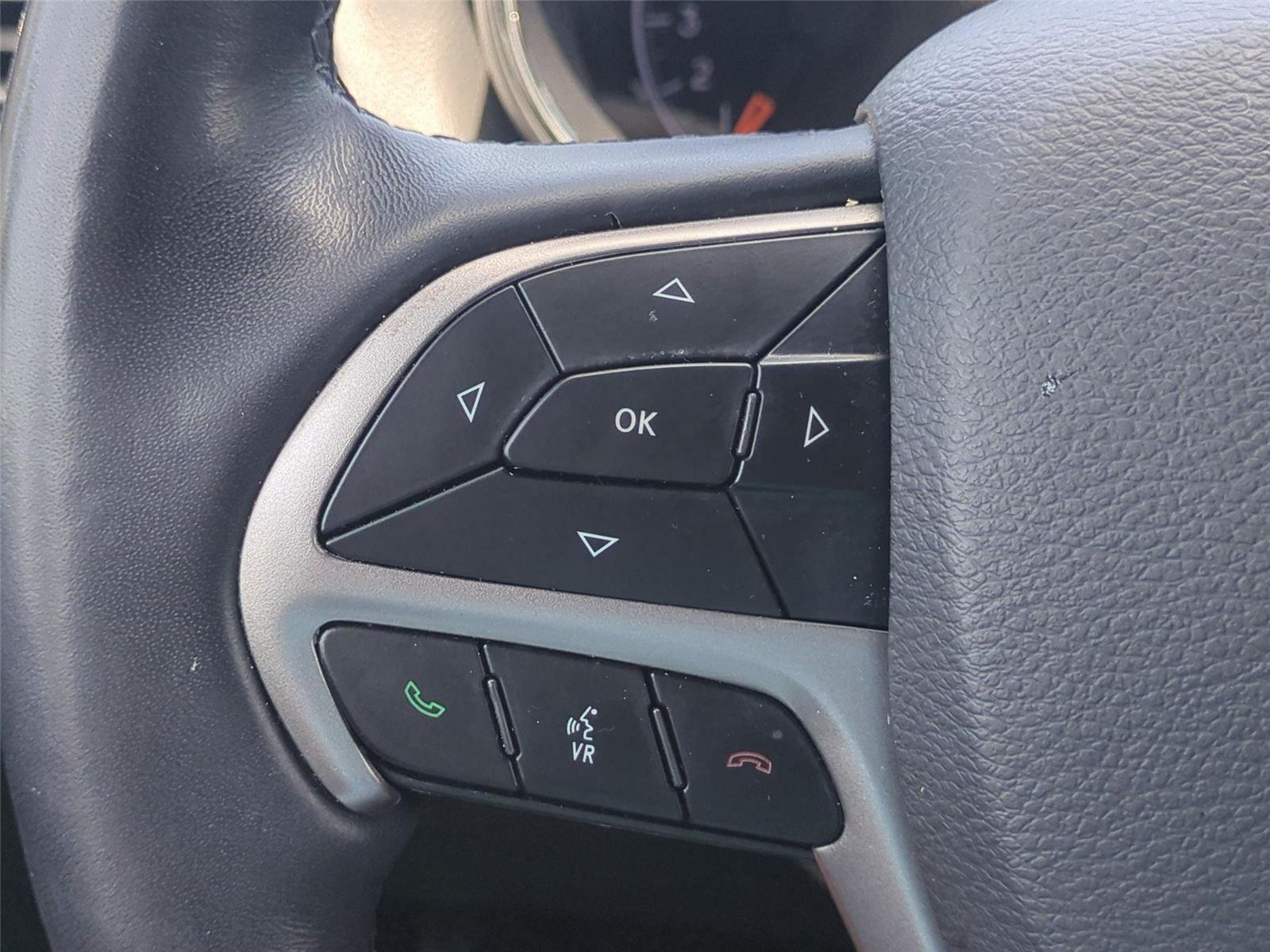 Used 2022 Diamond Black Crystal Pearlcoat Jeep Laredo X image 20