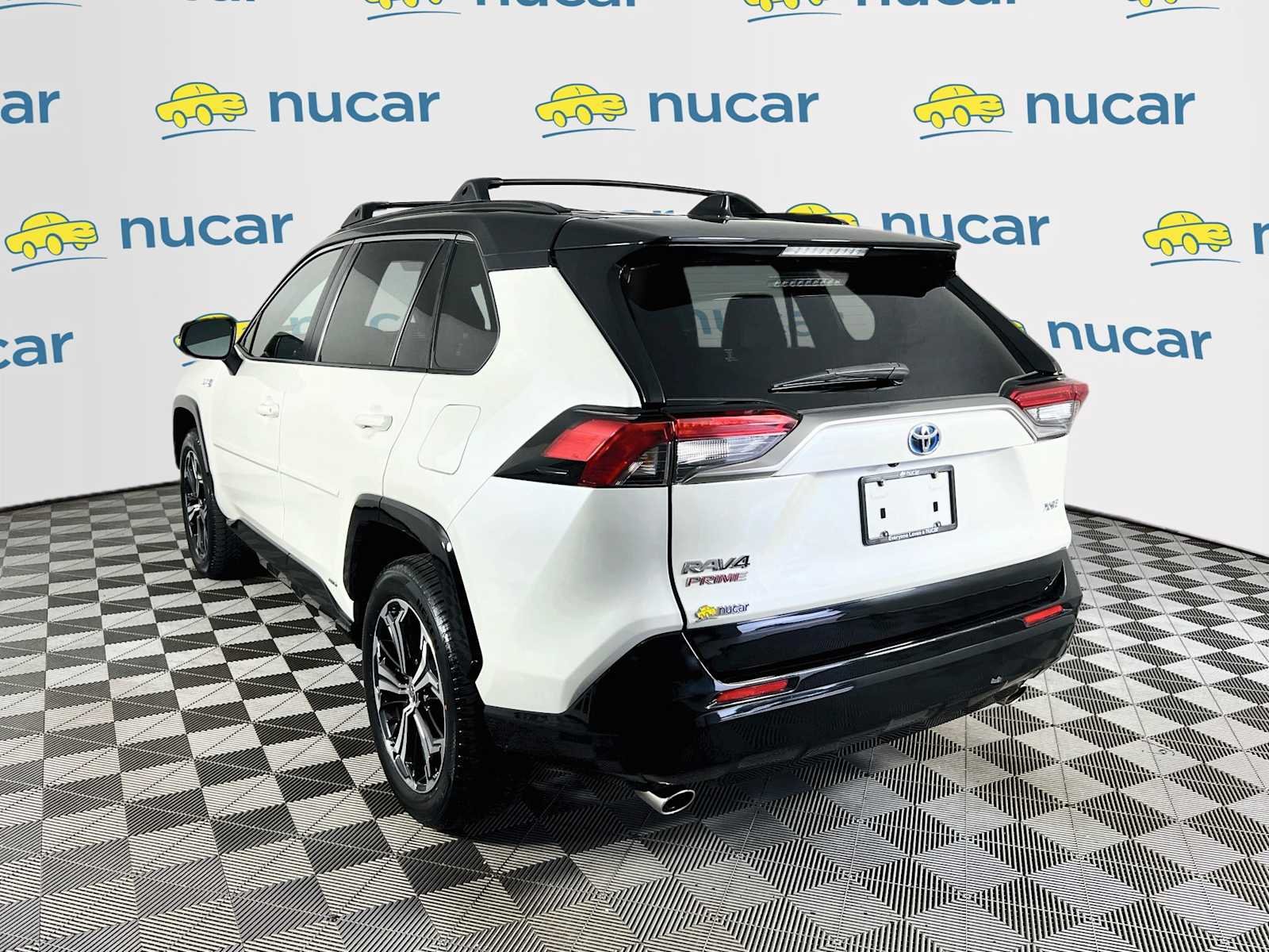 Used 2021 Blizzard Pearl w/Midnight Black Roof Toyota XSE image 5