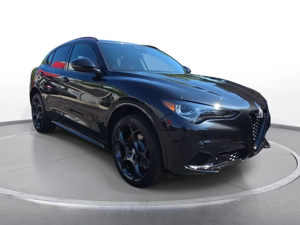 New 2026 Vulcano Black Metallic Exterior Paint Alfa Romeo Veloce image 3