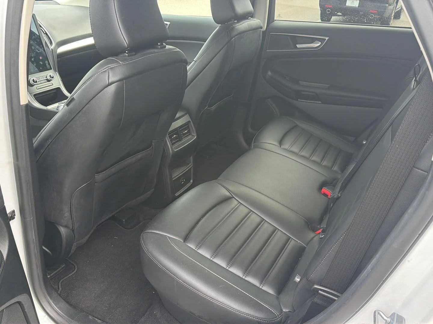 Used 2022 Oxford White Ford SEL image 9