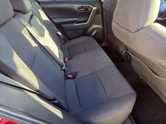 2019 Toyota RAV4 LE - Photo 14