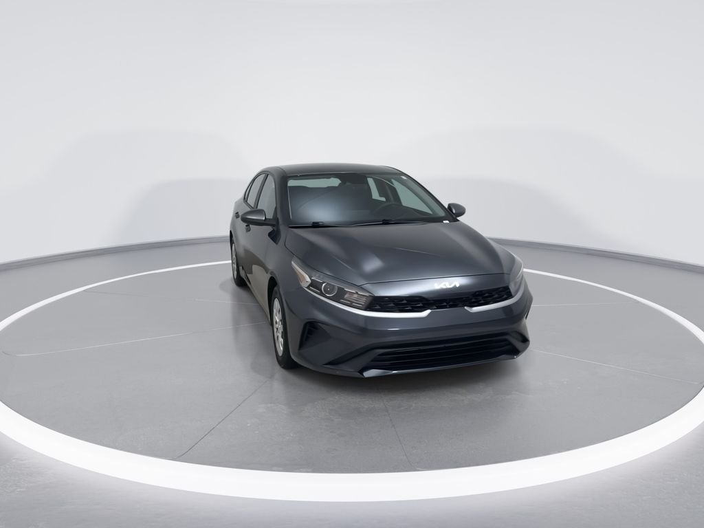 Used 2022 Gray Kia FE image 3