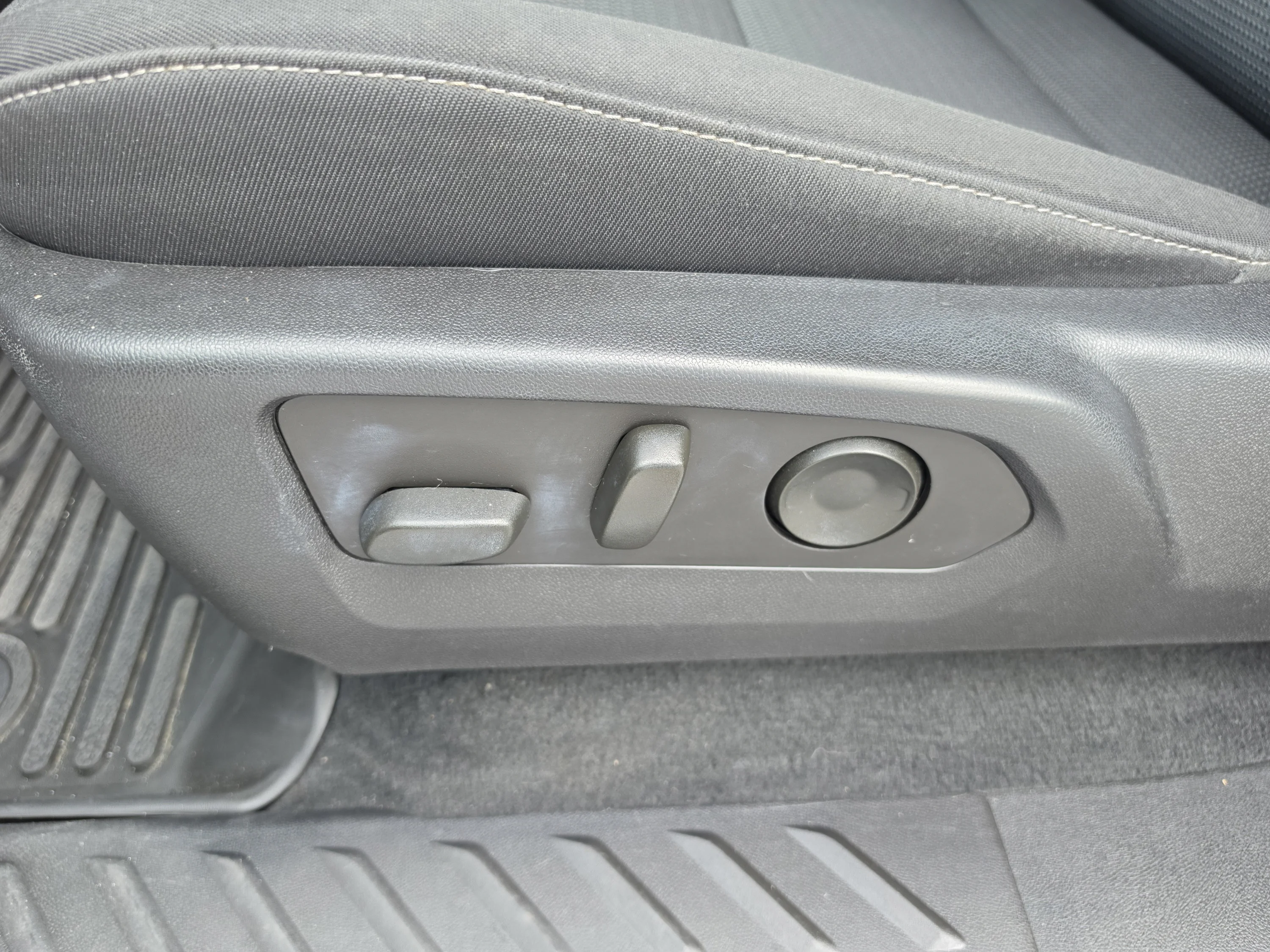 Used 2023 Summit White Chevrolet 4WD LT image 26