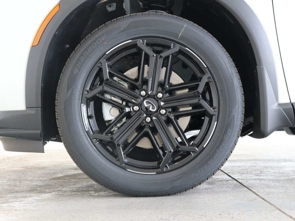 New 2026 2T RAD WHT INFINITI Sport AWD image 50